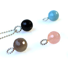 Lade das Bild in den Galerie-Viewer, Kugelanhänger Rosenquarz