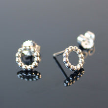 Lade das Bild in den Galerie-Viewer, Ohrstecker Dots Silber
